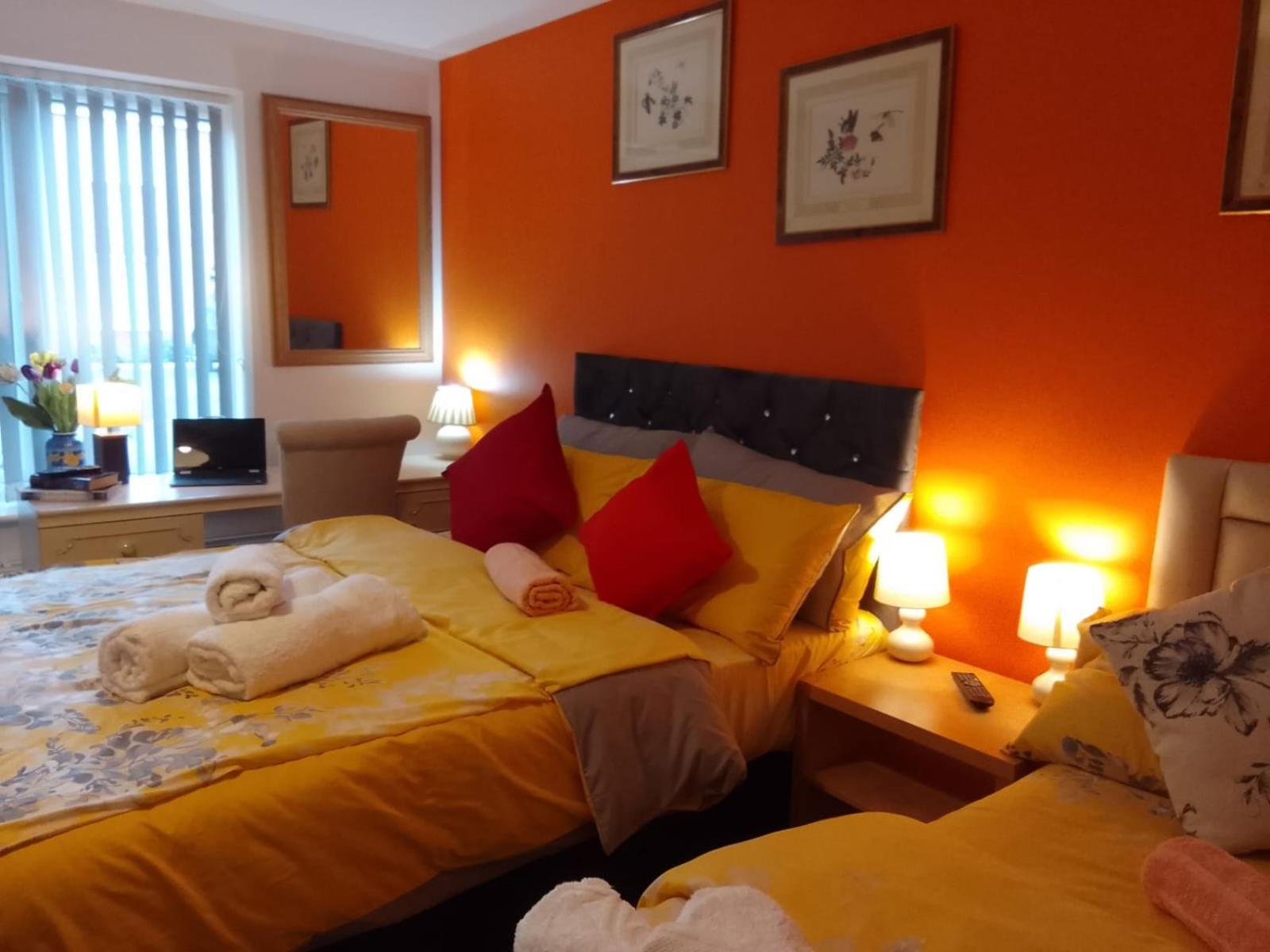 Ideal Home & Cottage Inviting 4 Bedroom Apartments Walsall Zewnętrze zdjęcie