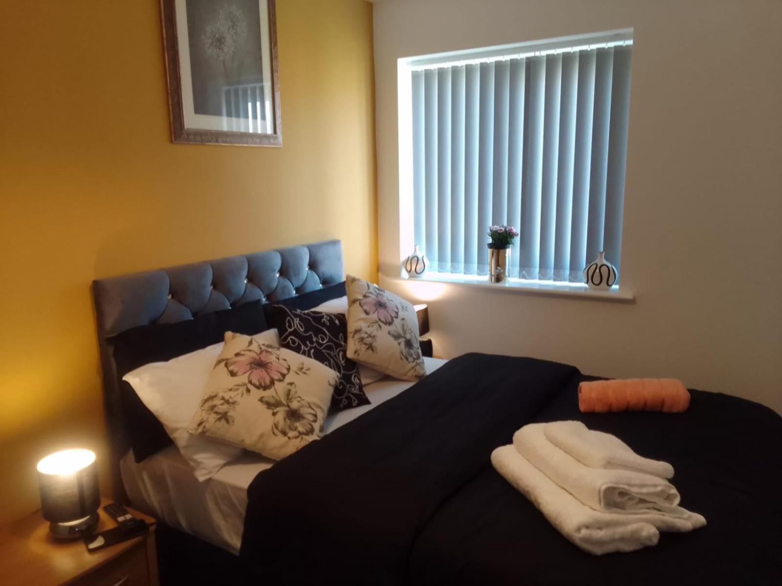 Ideal Home & Cottage Inviting 4 Bedroom Apartments Walsall Zewnętrze zdjęcie
