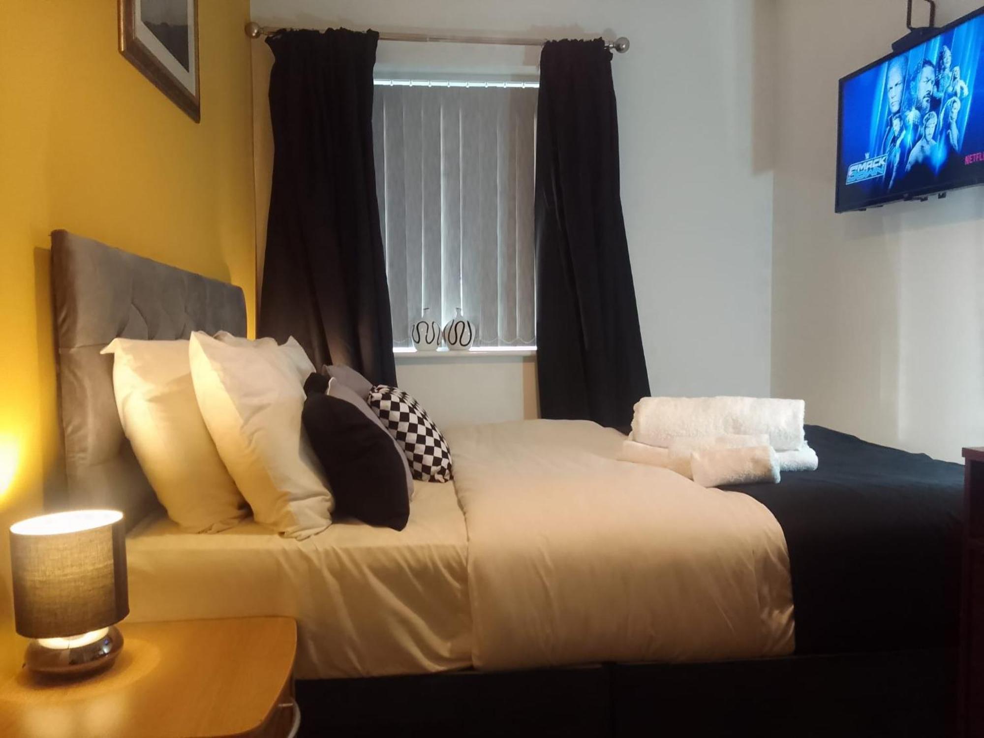 Ideal Home & Cottage Inviting 4 Bedroom Apartments Walsall Zewnętrze zdjęcie