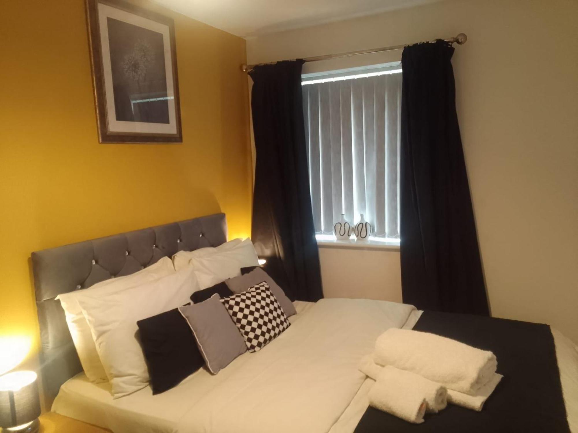 Ideal Home & Cottage Inviting 4 Bedroom Apartments Walsall Zewnętrze zdjęcie
