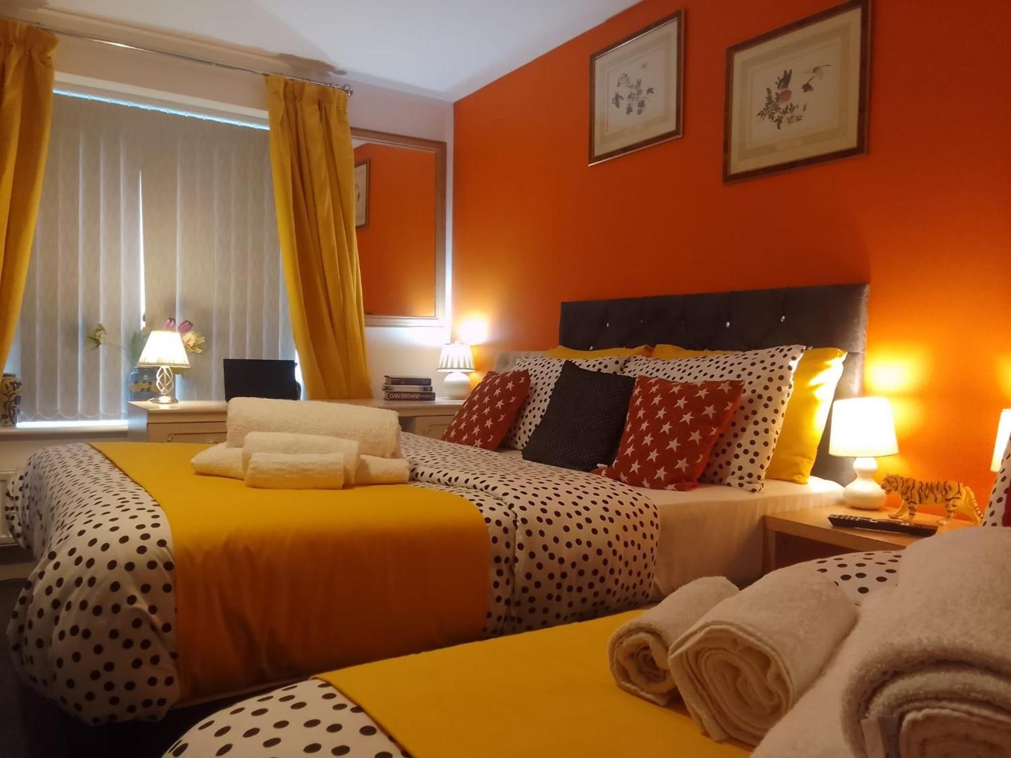 Ideal Home & Cottage Inviting 4 Bedroom Apartments Walsall Zewnętrze zdjęcie