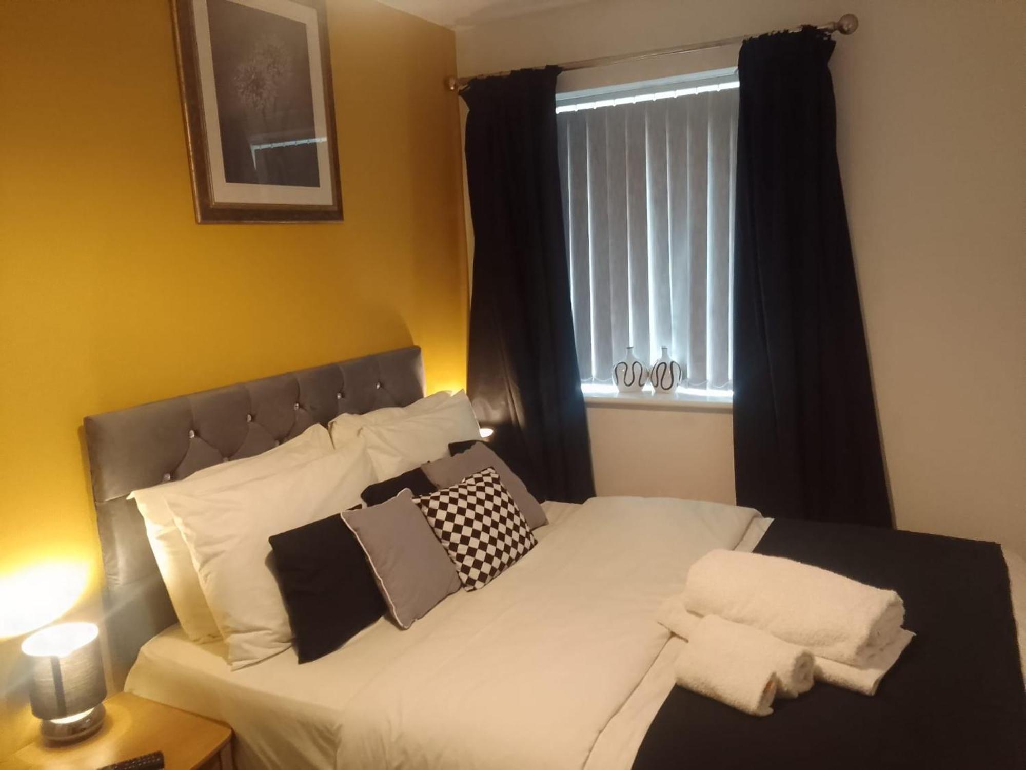 Ideal Home & Cottage Inviting 4 Bedroom Apartments Walsall Zewnętrze zdjęcie