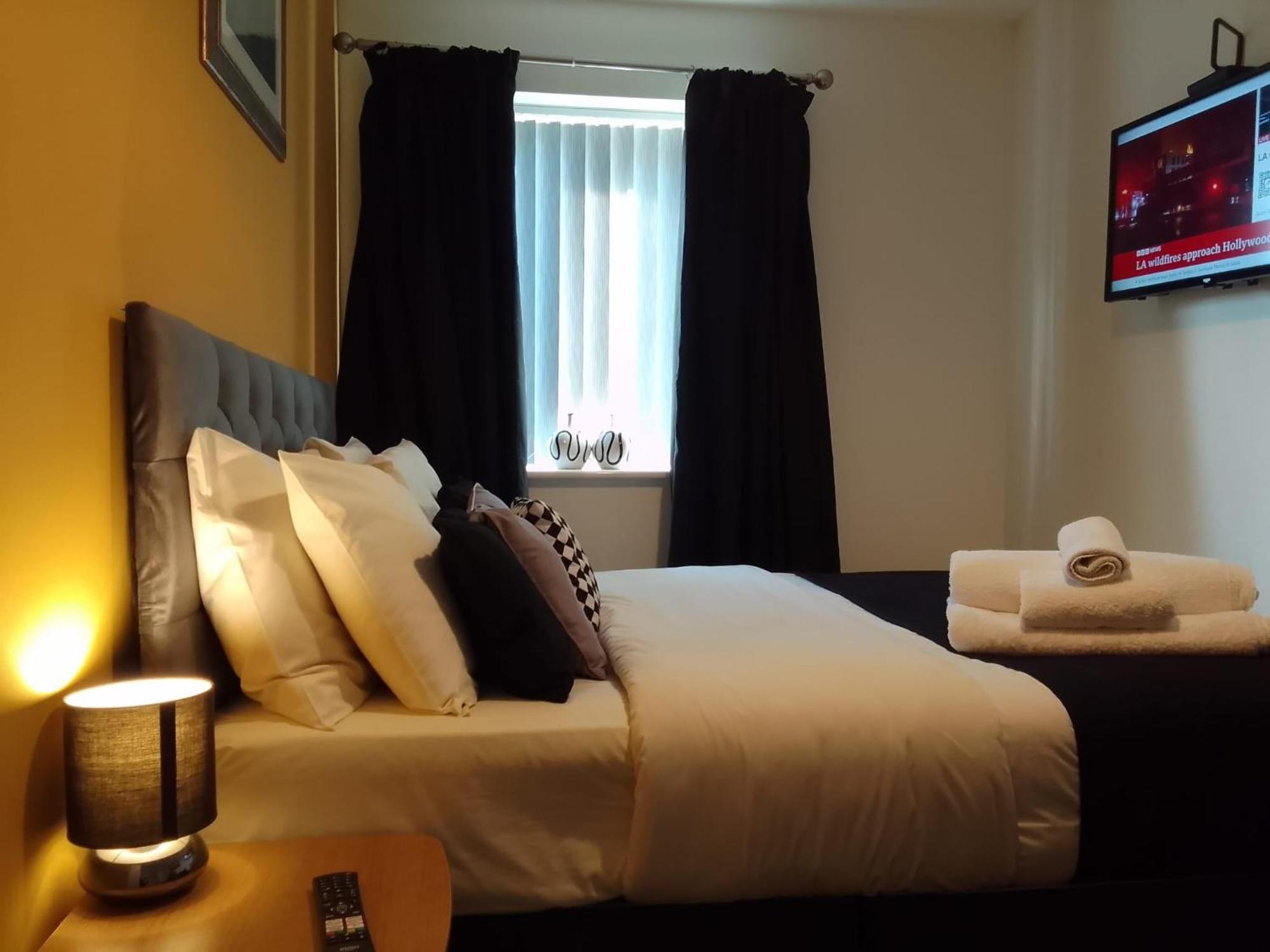 Ideal Home & Cottage Inviting 4 Bedroom Apartments Walsall Zewnętrze zdjęcie